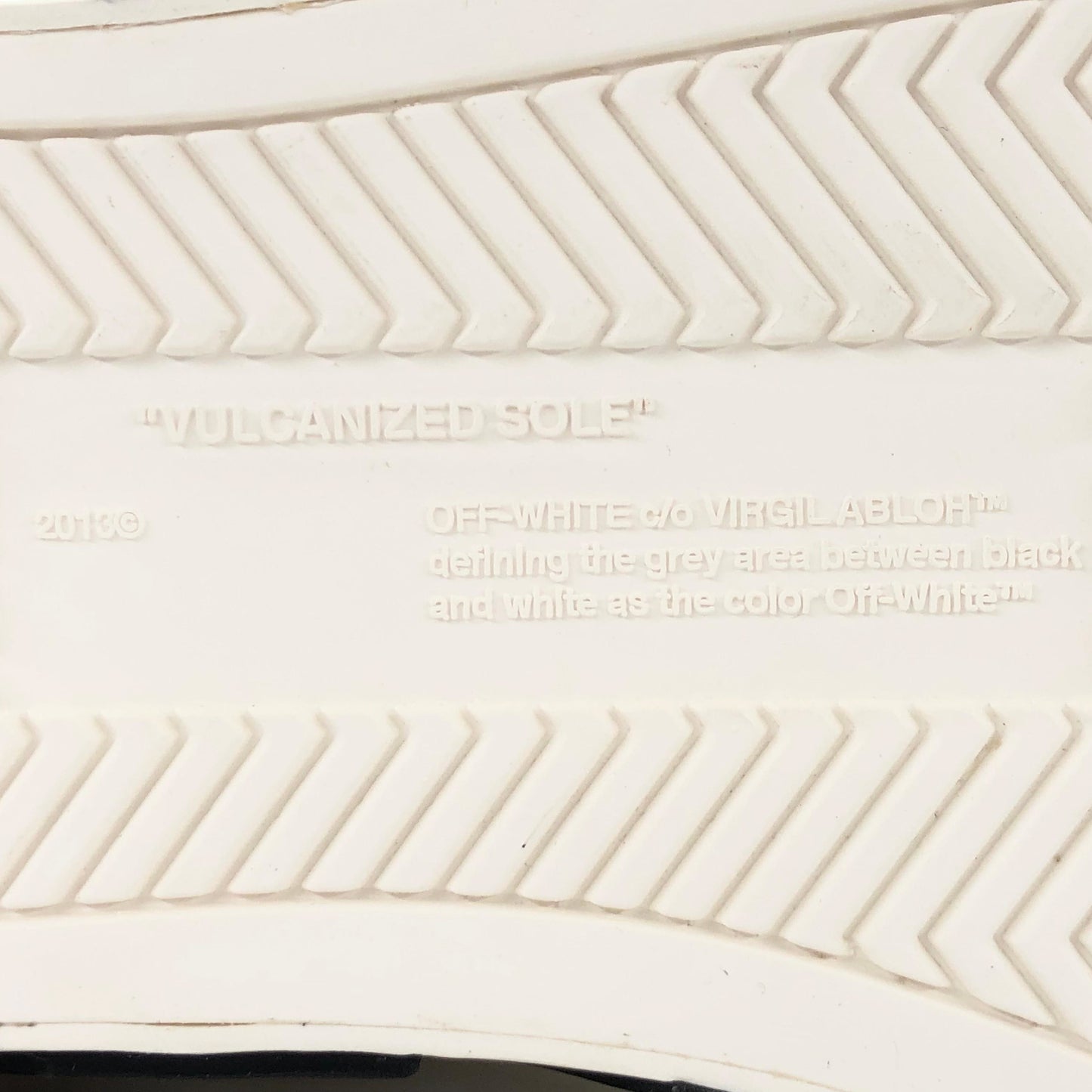 OFF WHITE OMIA119F21FAB00101100UNICO