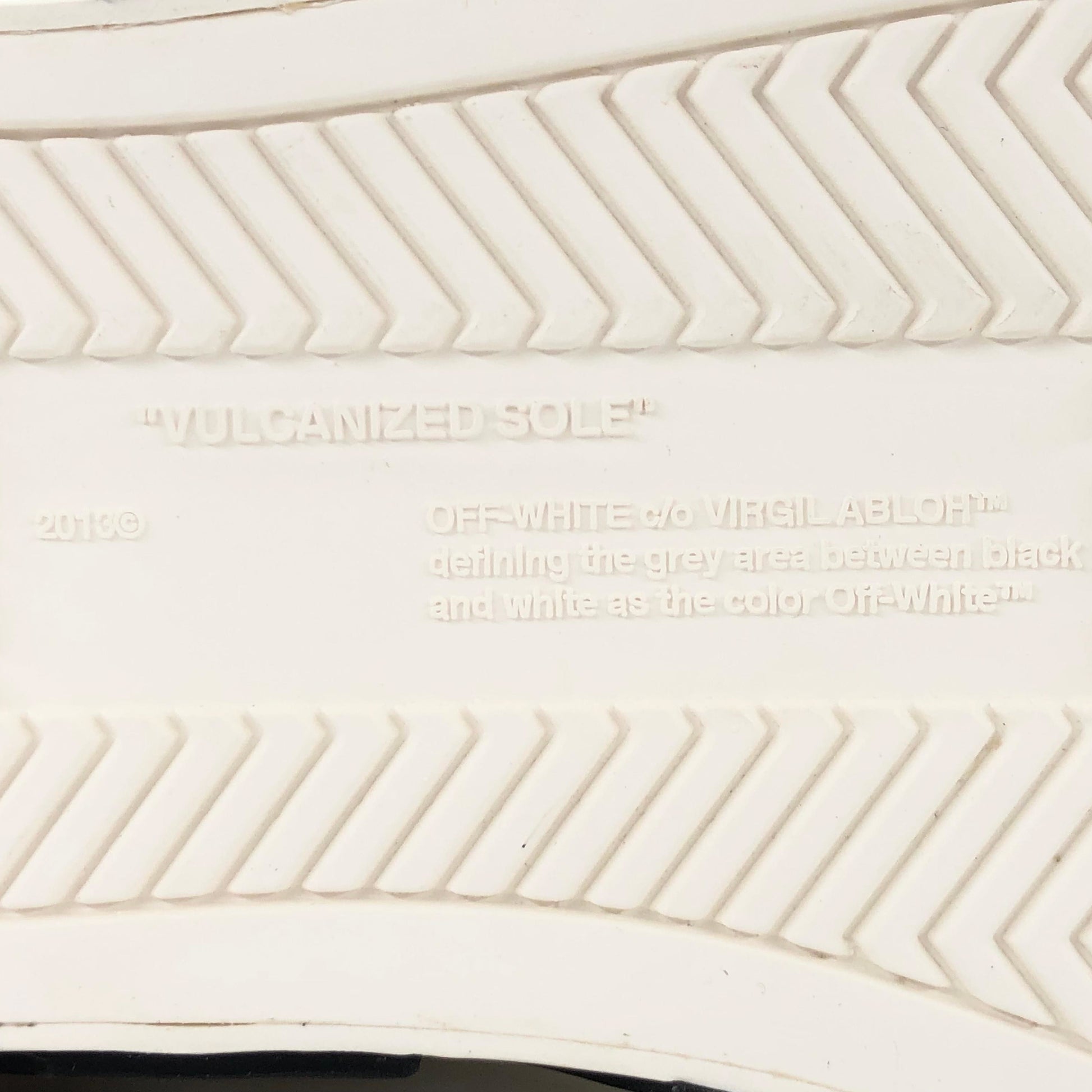 OFF WHITE OMIA119F21FAB00101100UNICO